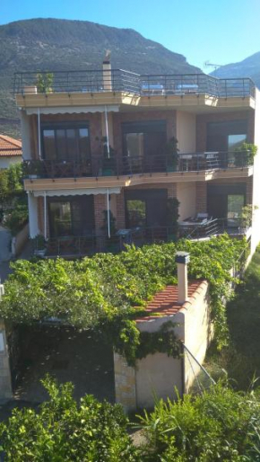 Nikolitsa Apartments